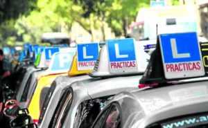 Sacarse carnet conducir Valencia con la Autoescuela Plaza